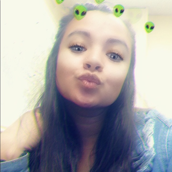 Meet your Posher, Lia - Picture 1 of 1